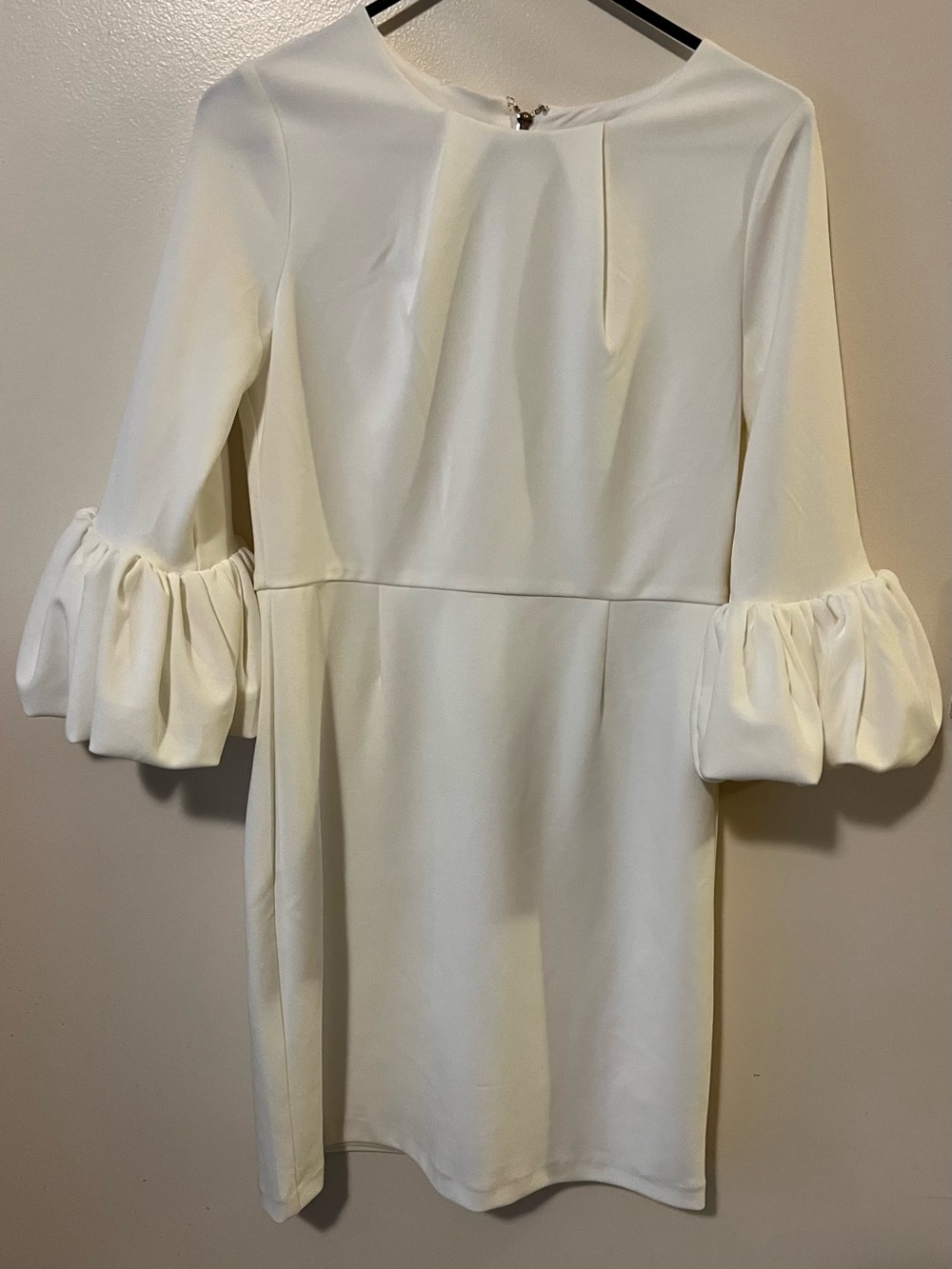 Alexia Admor women's White Dress Trumpet Sleeve Size 6 Avant- Garde